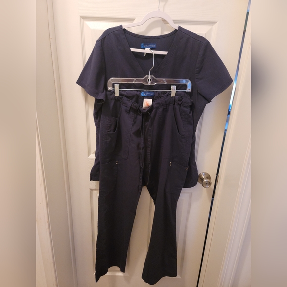 Scrub set - Picture 2 of 5